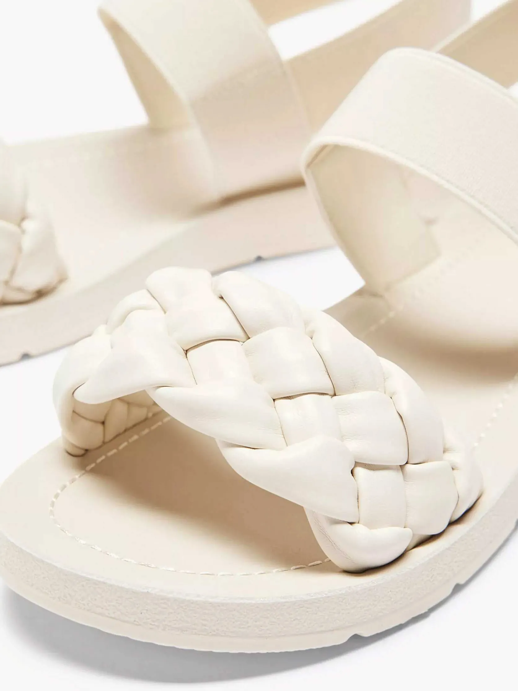 Creme Sandaal Gevlochten